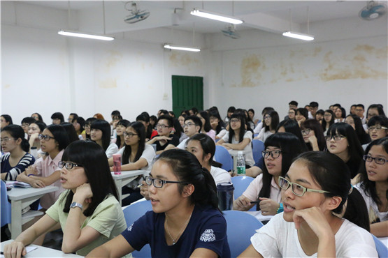 图2.同学们朗读《大学》经典篇.JPG