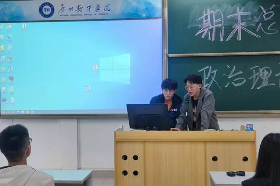 说明: C:\Users\Administrator\Desktop\12月7日至12月12日\【班级投稿】期末总结班会&学习十九届六中全会精神--21级电子信息工程一班\导生们指导选课.jpg