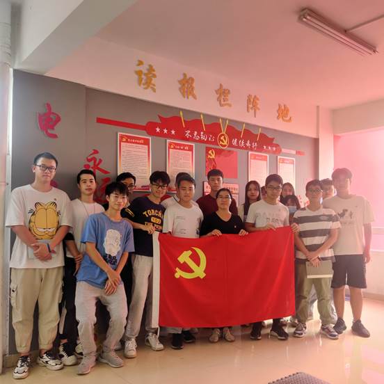 说明: C:\Users\Administrator\Desktop\10月22日至11月2日\【支部动态】“我眼中的中国”沙龙分享\照片\大合照.jpg