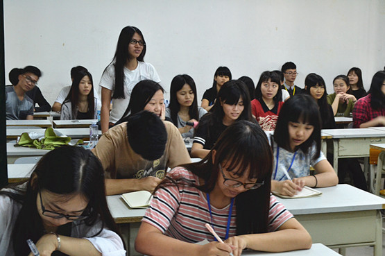 图2.学生代表反映学习中遇到的问题.JPG