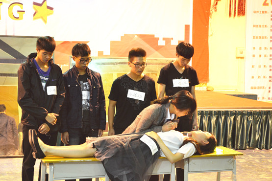 图2.白雪公主与六个小矮人.jpg