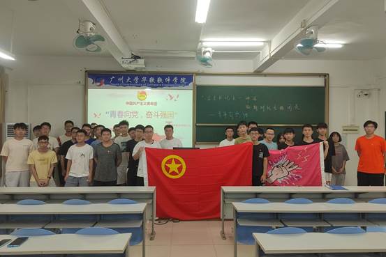 说明: C:\Users\Administrator\Desktop\10月22日至11月2日\【班级投稿】学新时代思想,做新时代青年\图片\观看视频大合照.jpg