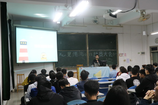 1552909964558036289.jpg 主持人庞华峰.jpg