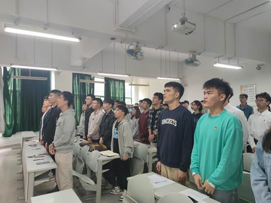 说明: C:\Users\Administrator\Desktop\11月14日至11月26日\【支部动态】电子系学生党支部召开发展对象通表大会\照片\奏唱国际歌.jpg