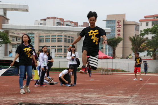 图2:矫健的步伐随风而起.jpg
