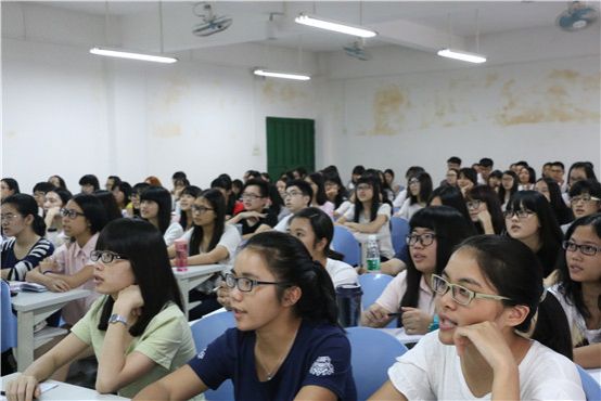 图2.同学们朗读《大学》经典篇.JPG