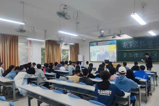 说明: C:\Users\Administrator\Desktop\12月7日至12月12日\【班级投稿】期末总结班会&学习十九届六中全会精神--21级电子信息工程一班\同学们观看视频.jpg