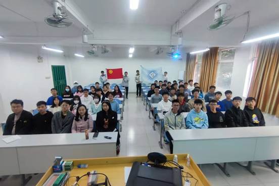 说明: C:\Users\Administrator\Desktop\12月7日至12月12日\【班级投稿】期末总结班会&学习十九届六中全会精神--21级电子信息工程一班\大合照.jpg
