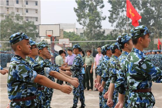 图5.军训中的英姿.JPG