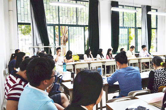 图三:商讨教学问题.JPG