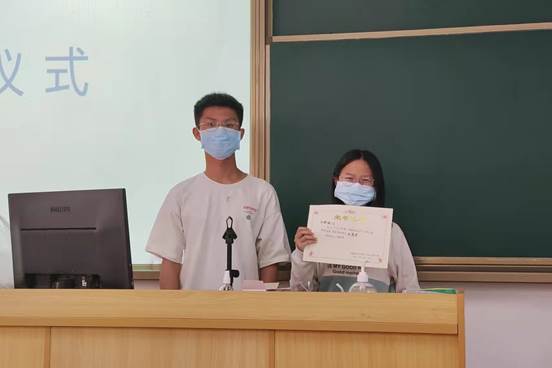 说明: C:\Users\Administrator\Desktop\3月18至3月24\【班级投稿】21智能科学与技术一班新学期班会\颁奖仪式 (3).jpg