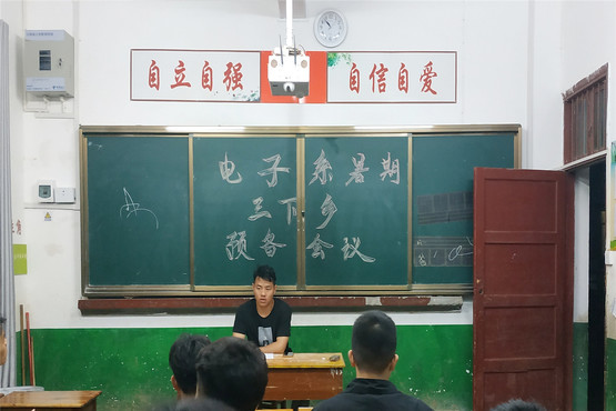 朱永杰老师讲话.jpg