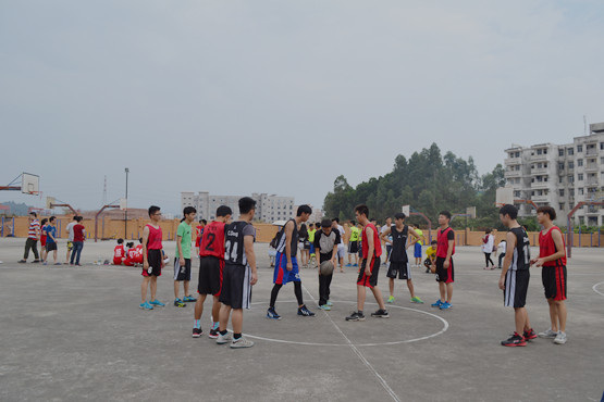 图2.嘿,兄弟,这球我要了.jpg