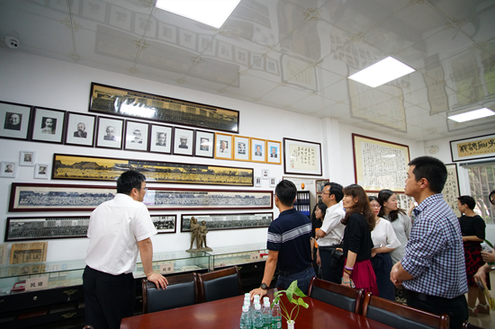 参观广东民盟盟史é¦?