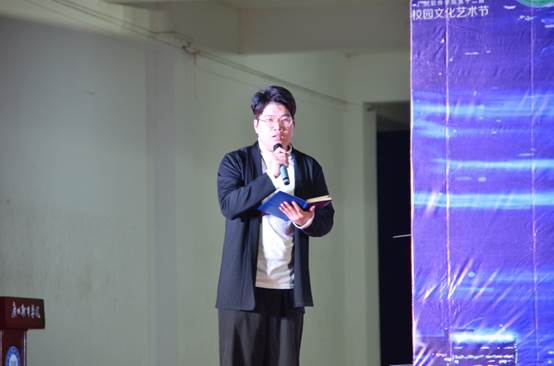说明: C:\Users\Administrator\Desktop\12月7日至12月12日\【电子系灯光节】百年风华,灯火中国!\【电子系灯光节】百年风华,灯火中国!\许智聪先生致辞.JPG
