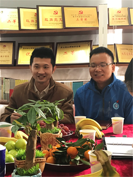 01与会领导.jpg
