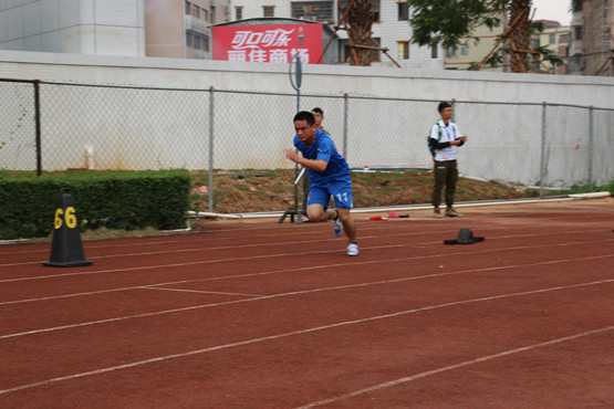图2.吴辉剑老师准备起跑.JPG