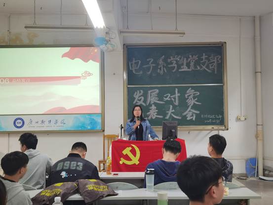说明: C:\Users\Administrator\Desktop\11月14日至11月26日\【支部动态】电子系学生党支部召开发展对象通表大会\照片\周洁银老师总结发言.jpg