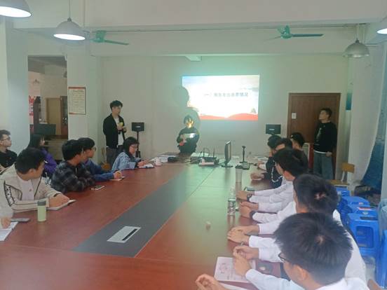 说明: C:\Users\Administrator\Desktop\10月22日至11月2日\【支部动态】电子系学生党支部召开党员大会\照片\会议现场.jpg