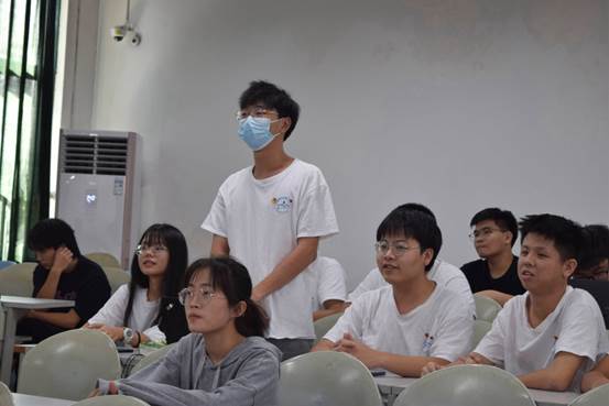说明: C:\Users\Administrator\Desktop\10月22日至11月2日\【系内动态】 团日评比各展风采，党团知识铭记于心\【系内动态】 团日评比各展风采，党团知识铭记于心\党团知识竞答3.JPG