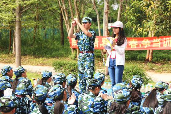 图6.导生师兄师姐总是陪着我们,一天又一天.jpg