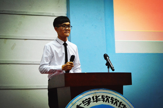 图1.主持人宣布开班仪式开始.jpg