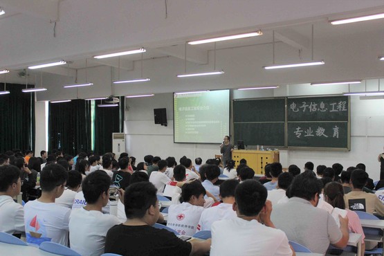 1605188894526043527.jpg 大会现场.jpg