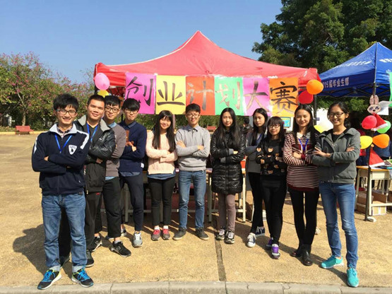 图3.工作人员的合影.jpg
