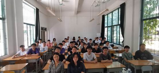 说明: C:\Users\Administrator\Desktop\4月4日至4月21日\【班级供稿】星级班级动员大会暨微党团课--20自动化2班\【班级供稿】星级班级动员大会暨微党团课--20自动化2班(1)\照片\大合照.jpg