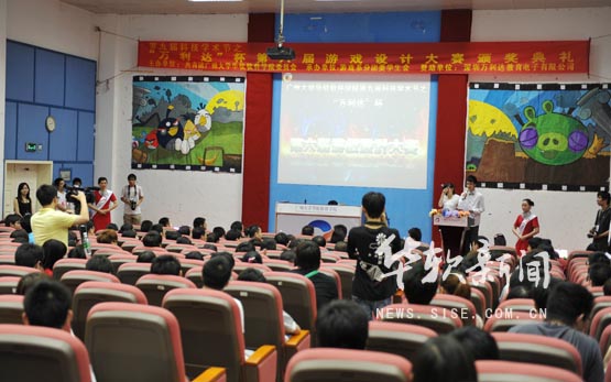 【第九届科技学术节】游戏大赛受热捧 企业嘉宾现场抢人才