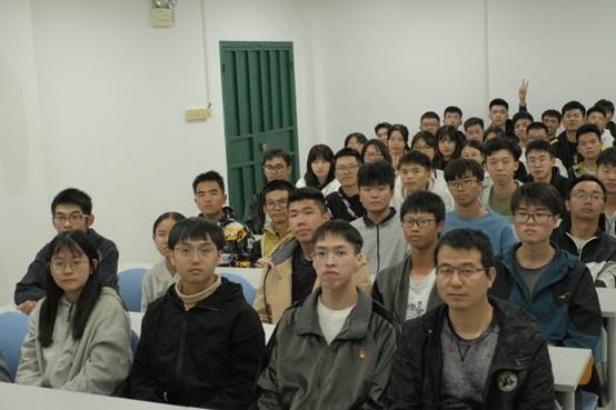 说明: C:\Users\Administrator\Desktop\12月7日至12月12日\【班级投稿】21级智能科学与技术一班第十九届六中全会精神学习大会暨期末总结大会\大合照.jpg