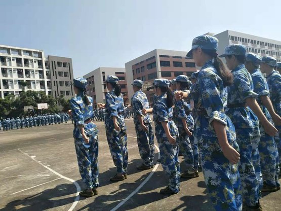 1569417182338018480.jpg 军姿后景.jpg