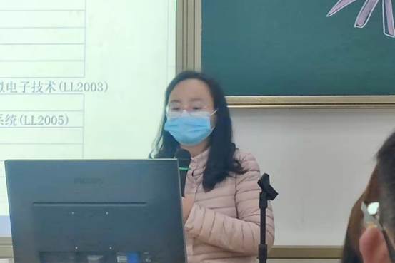 说明: C:\Users\Administrator\Desktop\12月7日至12月12日\【班级投稿】期末总结班会&学习十九届六中全会精神--21级电子信息工程一班\刘咏梅老师讲话.jpg