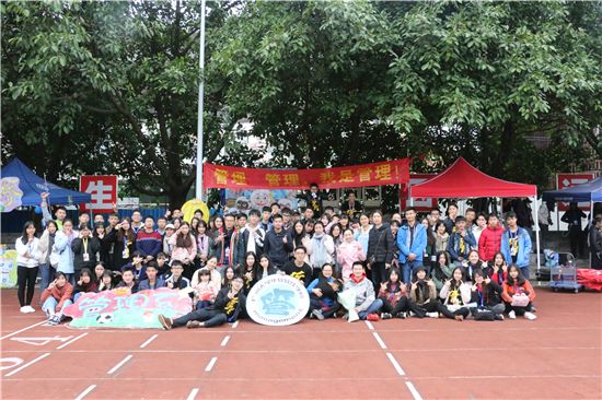 17工作人员大合照.jpg