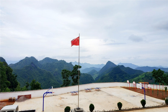 学校环境.jpg