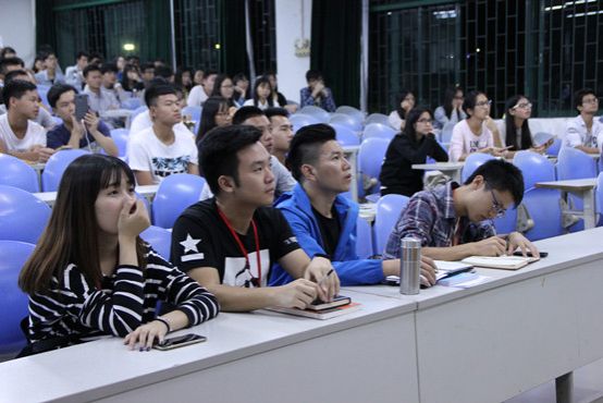 03参加会议的嘉宾.JPG