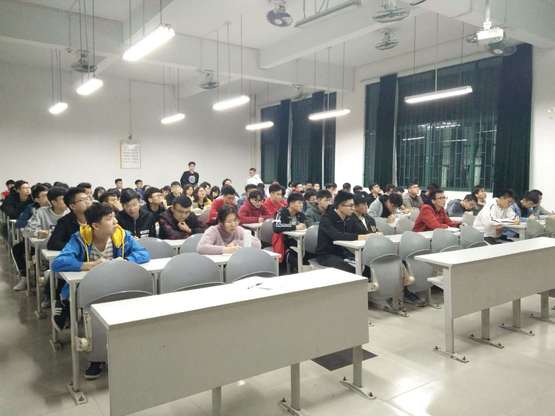 图2：党课现场.jpg