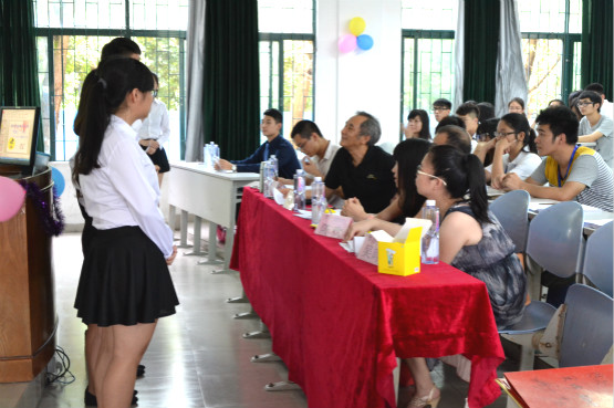 图2.评委提问环节.jpg