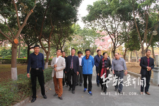 参观校园.png