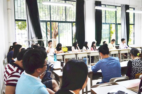 图三:商讨教学问题.JPG
