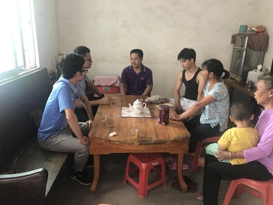 1568542990207007796.jpg 李应东书记慰问走访家庭.jpg