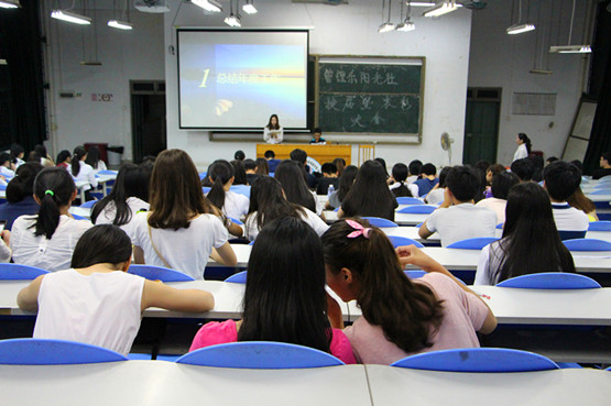 图1.换届总结大会现场.jpg