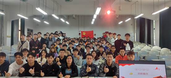 说明: C:\Users\Administrator\Desktop\11月14日至11月26日\【支部动态】电子系学生党支部召开十一月组织生活会暨入党积极分子分组会\照片\合影留念.jpg