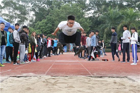 14跳远掠影(2).jpg