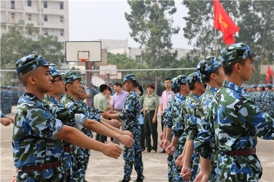 图5.军训中的英姿.JPG