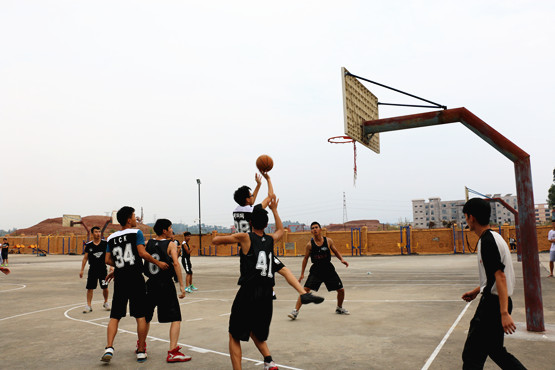 图4.无兄弟,不篮球.jpg