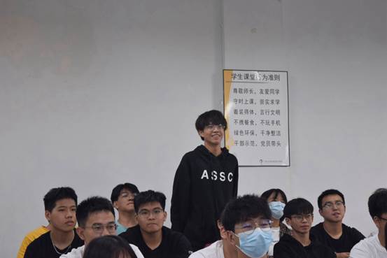 说明: C:\Users\Administrator\Desktop\10月22日至11月2日\【系内动态】 团日评比各展风采，党团知识铭记于心\【系内动态】 团日评比各展风采，党团知识铭记于心\党团知识竞答2.JPG