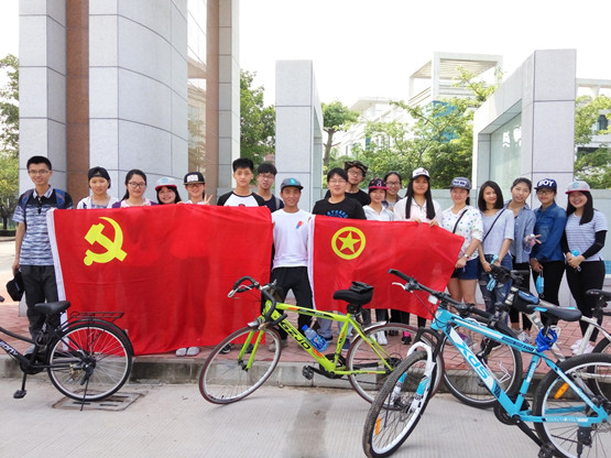 图1.管理系学生第一党支部绿色出行.jpg