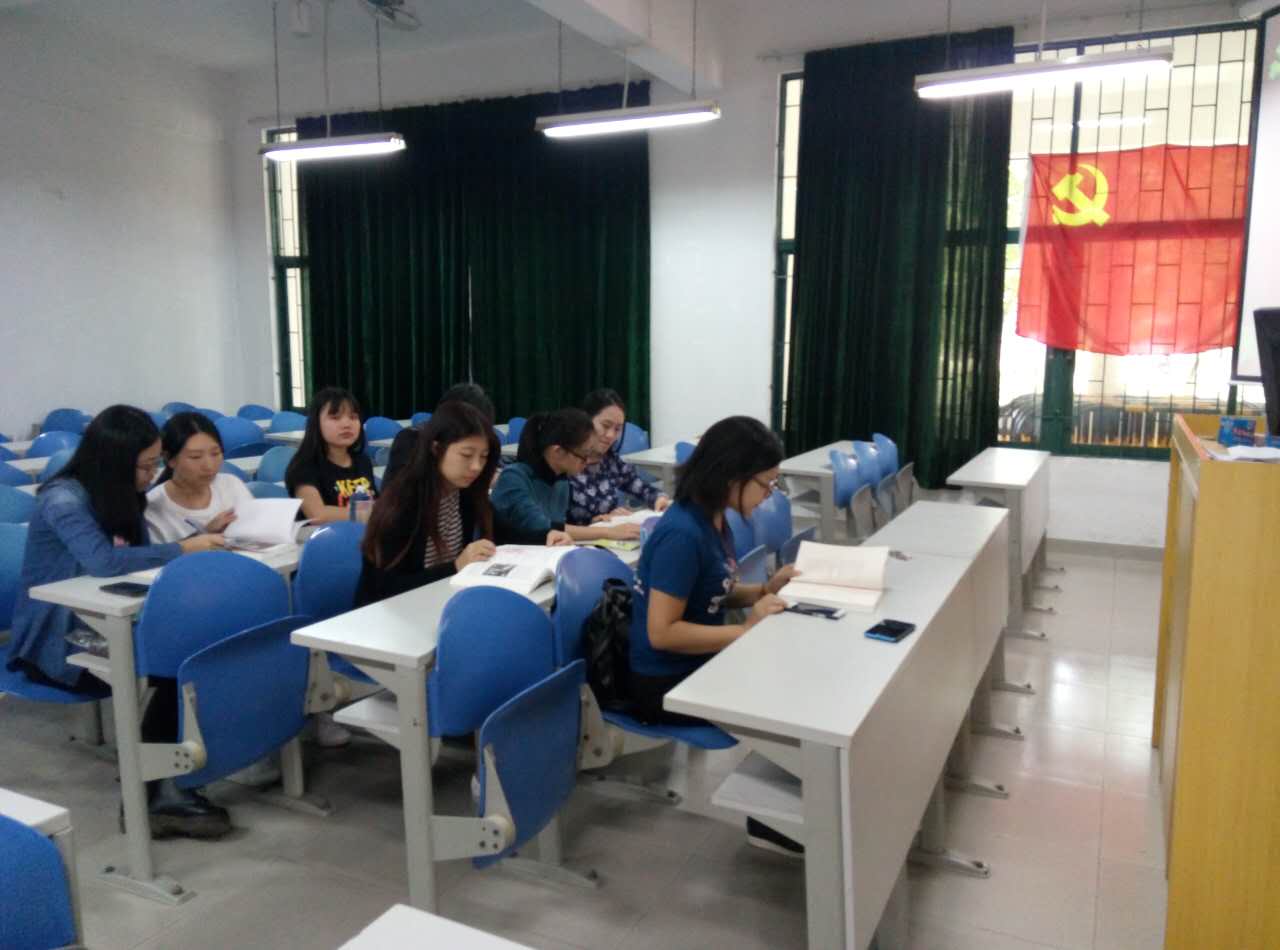 图2.学习《中国共产党九十年》读本分享会现场..jpg