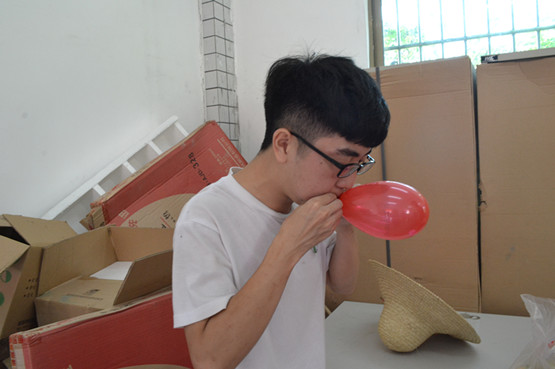 图1.志愿者准备活动中.jpg